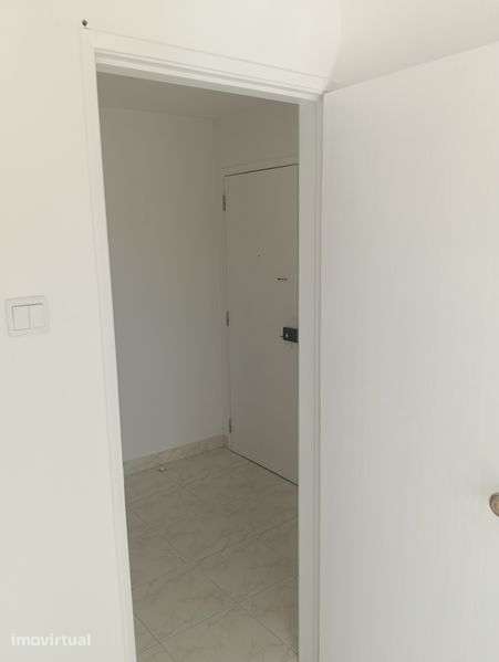 T2 renovado no centro de Queijas - Grande imagem: 3/10