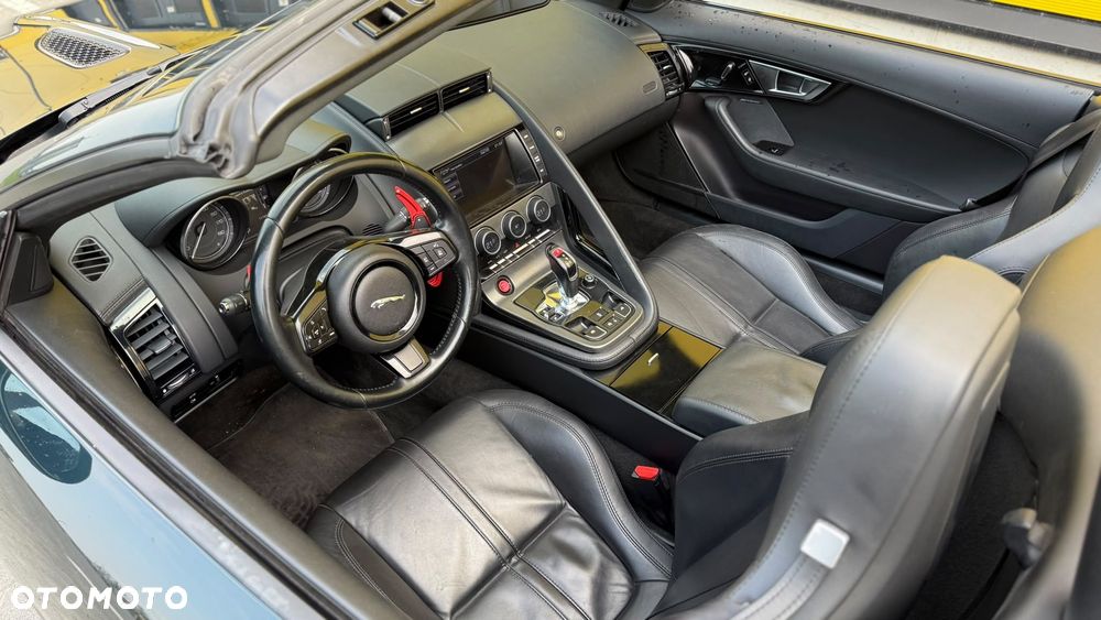 Jaguar F-Type R-Dynamic - 9