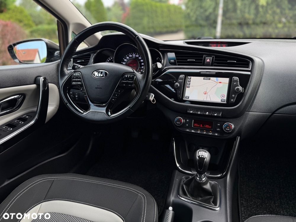 Kia Ceed 1.4 CVVT Dream Team Edition - 18