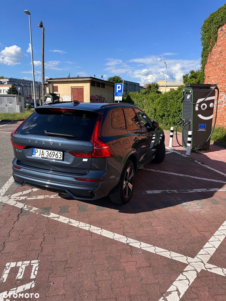 Volvo XC 60 T6 Plug-In Hybrid AWD Plus Dark - 4