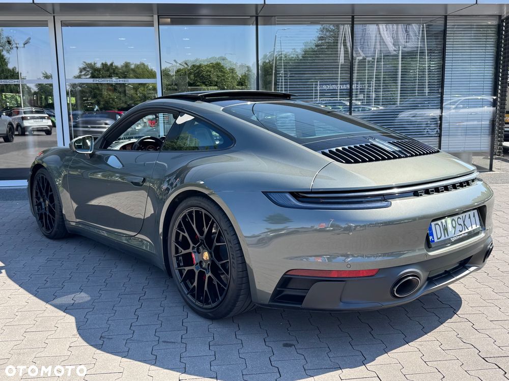 Porsche 911 Carrera 4 GTS - 6