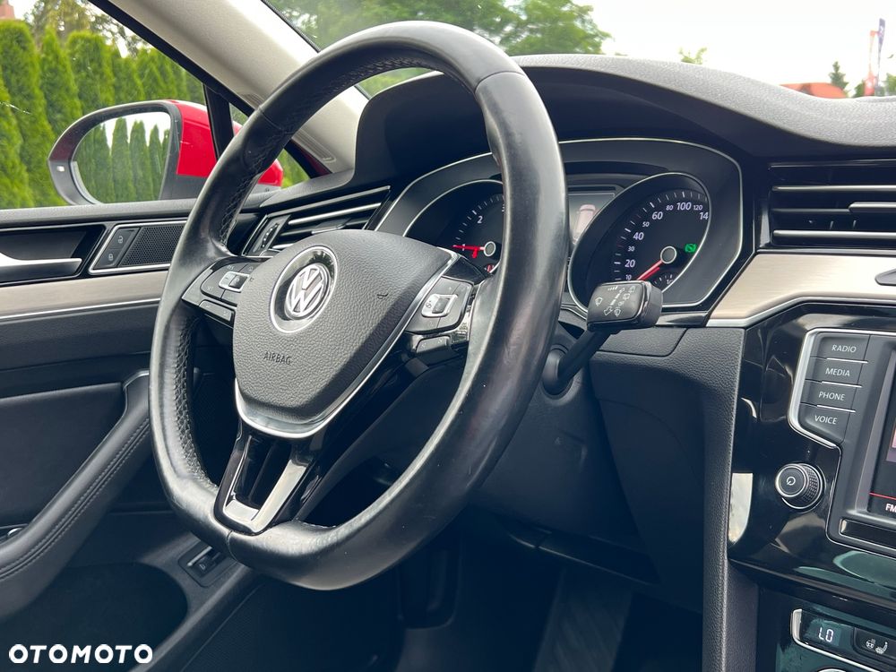 Volkswagen Passat Variant 2.0 TDI SCR DSG (BlueM Tech) Highline - 29