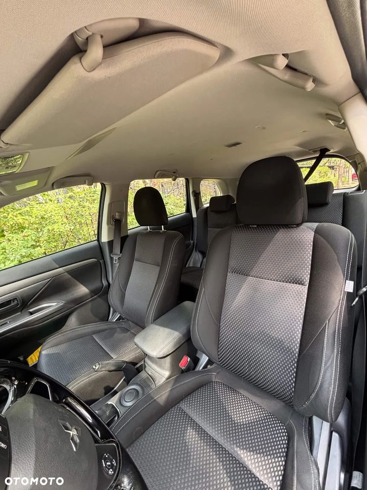 Mitsubishi Outlander 2.0 Invite + 2WD - 10