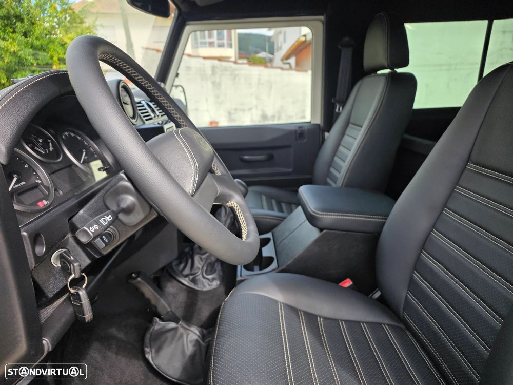 Land Rover Defender 90 2.4 CRD S - 33