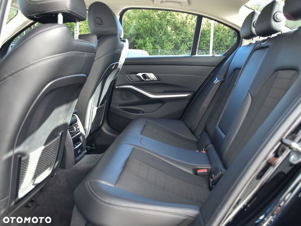 BMW Seria 3 318d Sport Line - 15