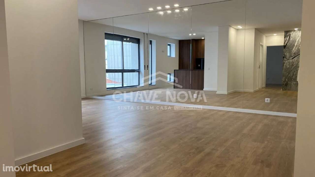 T4 c/ Lugar de Garagem próximo à Rotunda da Boavista - Grande imagem: 3/14