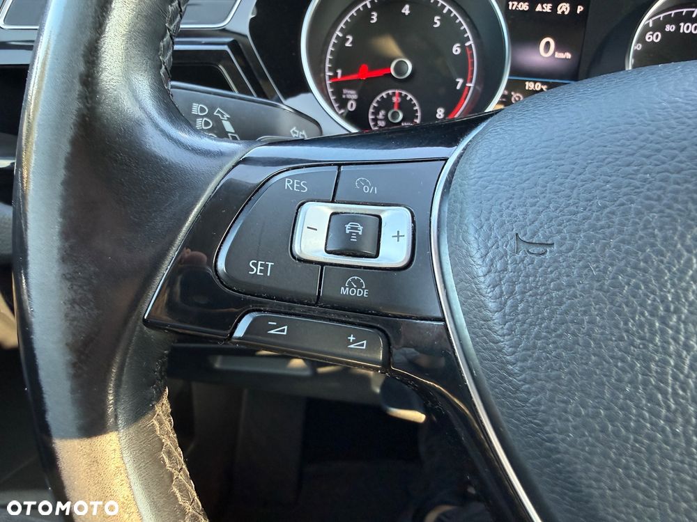 Volkswagen Touran - 27