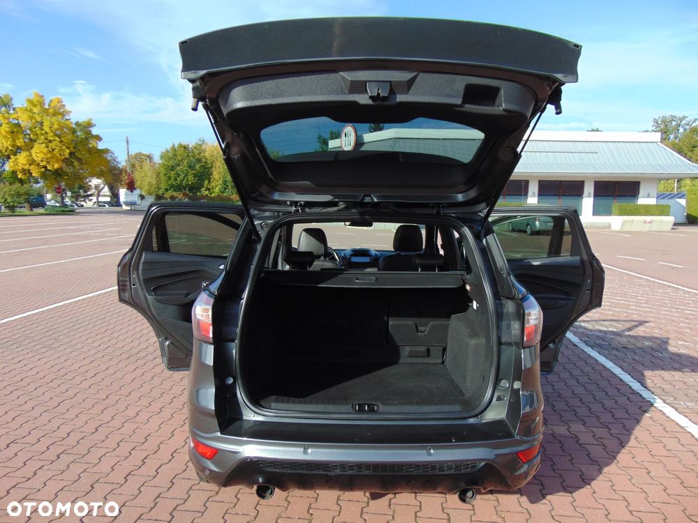 Ford Kuga 2.0 TDCi 2x4 ST-Line - 38