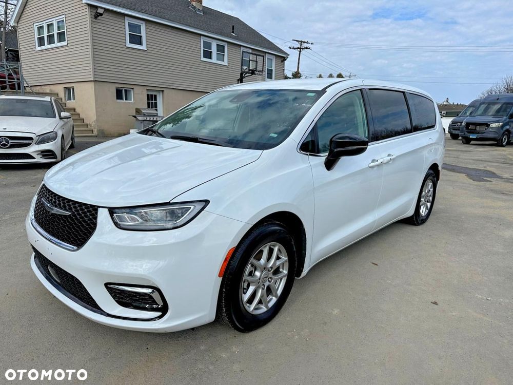 Chrysler Pacifica - 1