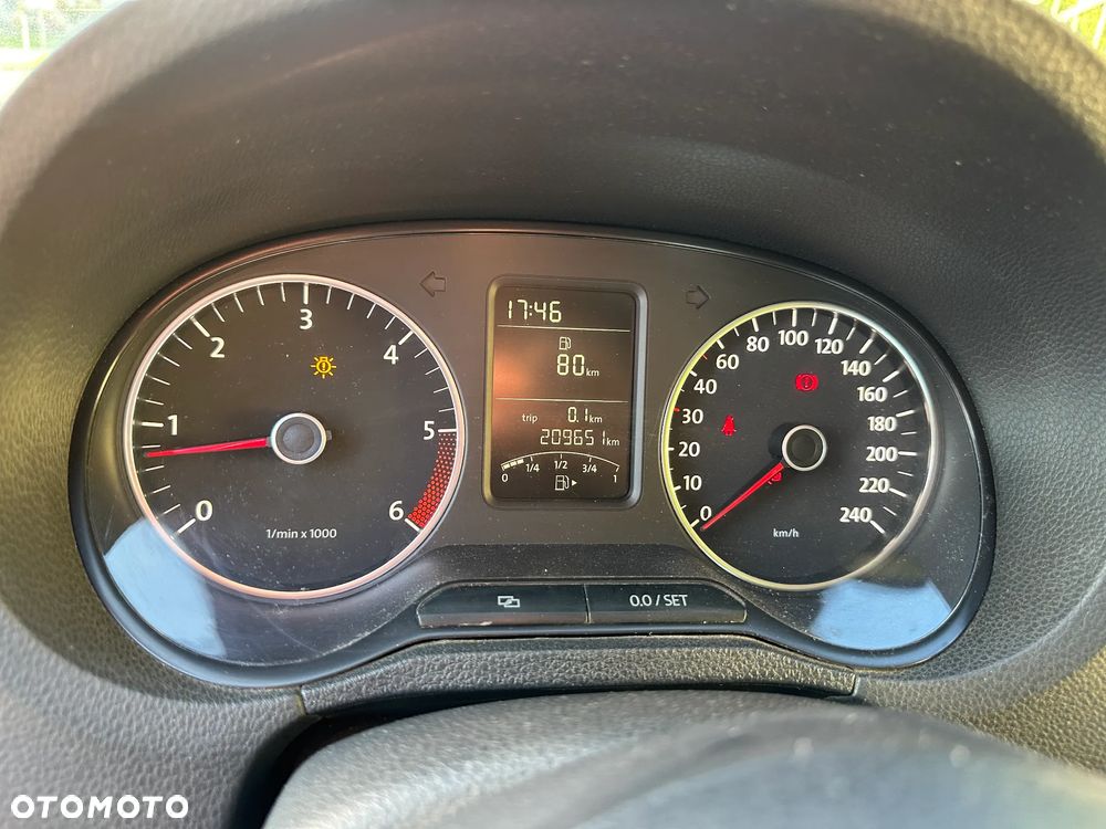 Volkswagen Polo 1.6 TDI Blue Motion Technology Comfortline - 24