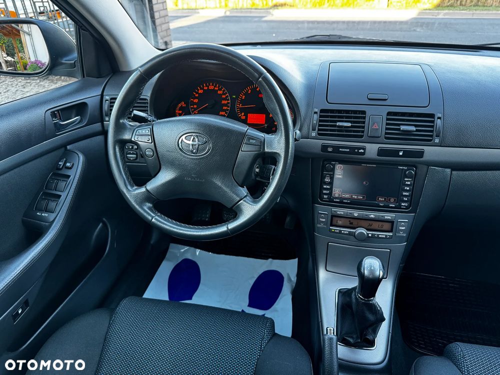 Toyota Avensis 1.8 VVT-i Executive - 16