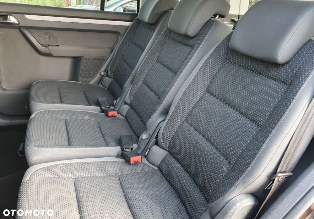 Volkswagen Touran - 10