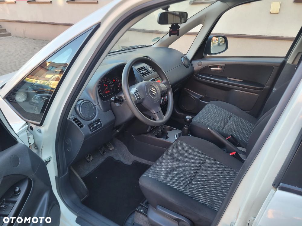 Suzuki SX4 1.6 GS / Premium - 9