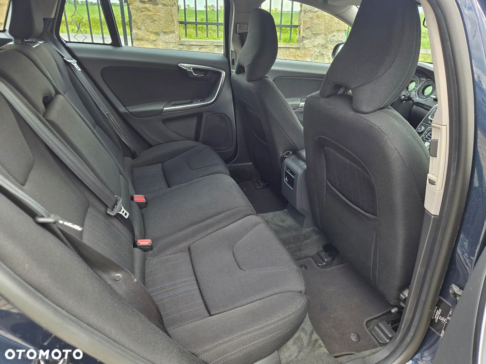 Volvo V60 D2 Momentum - 14