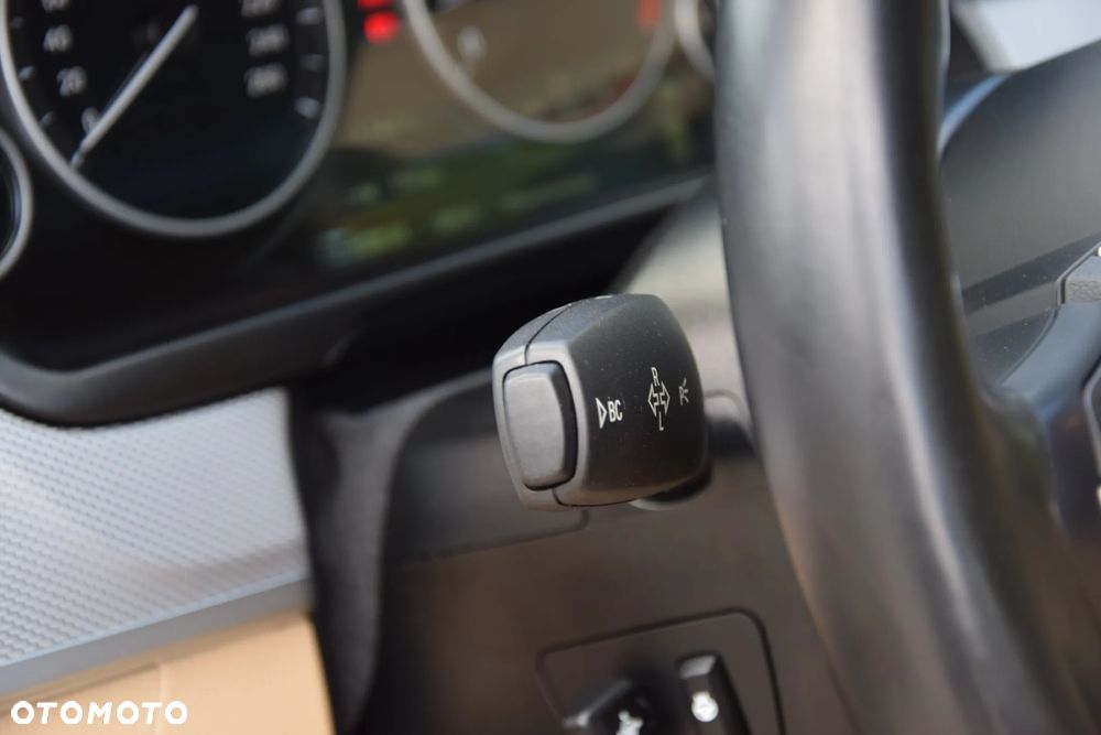 BMW Seria 5 535i Sport-Aut - 31