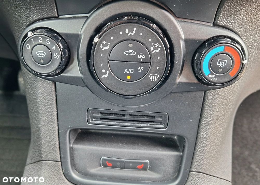 Ford Fiesta 1.0 Champions Edition - 30