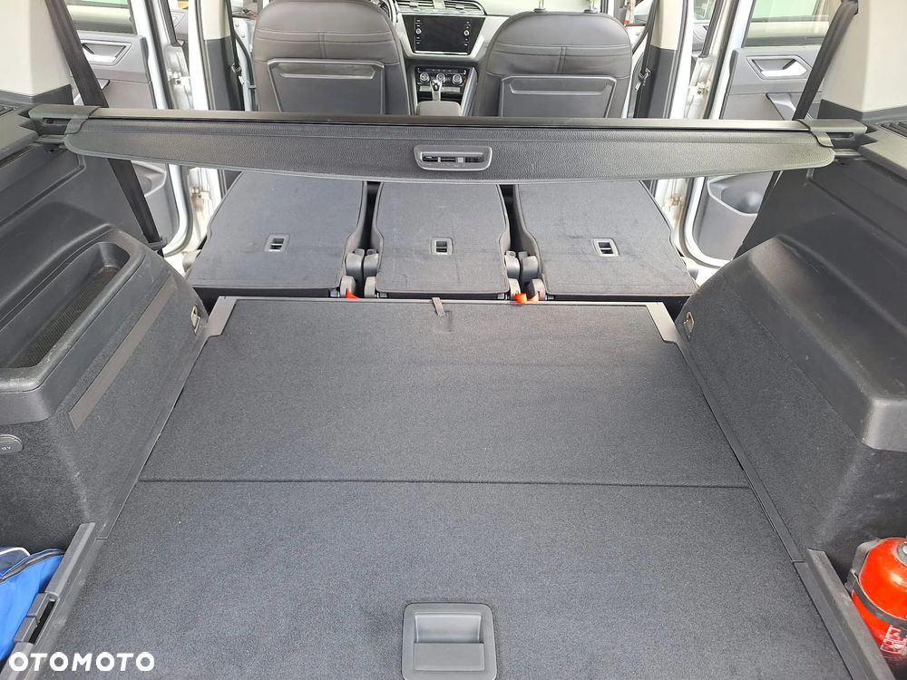 Volkswagen Touran - 11