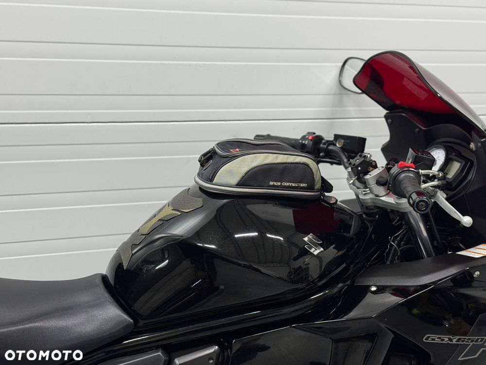 Suzuki GSX - 6