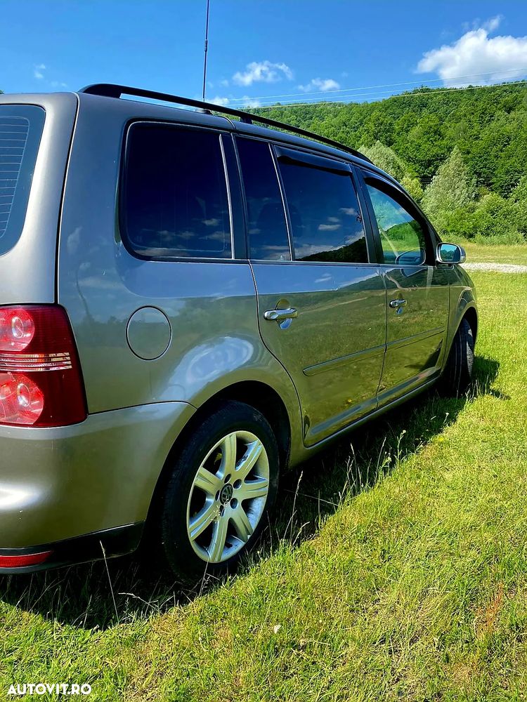 Volkswagen Touran 2.0 TDI DPF Highline - 6