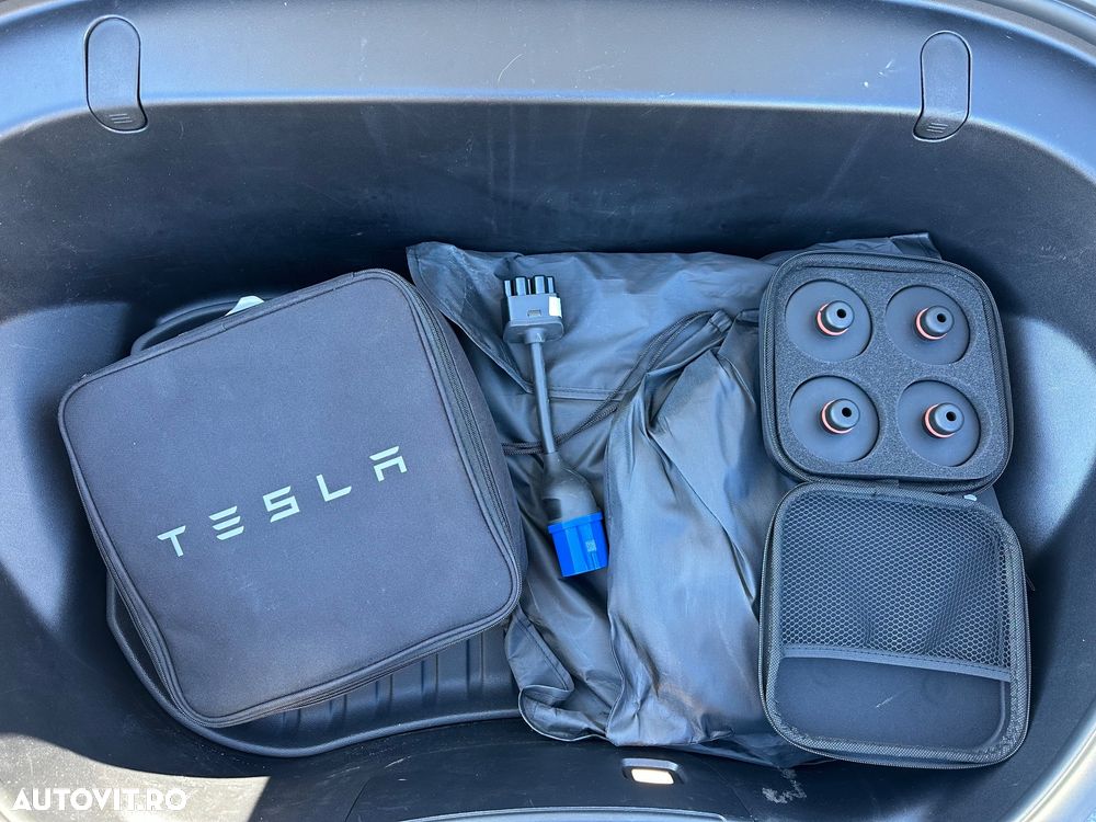 Tesla Model 3 - 30