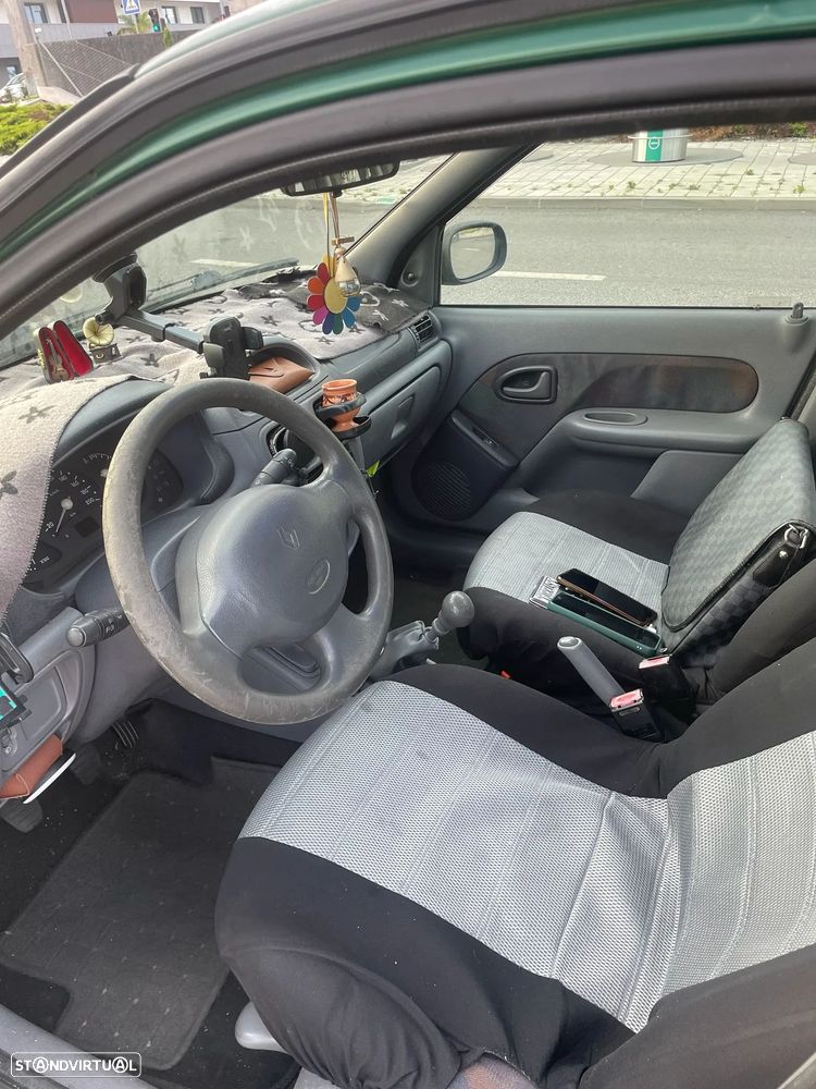 Renault Clio 1.2 RT - 5
