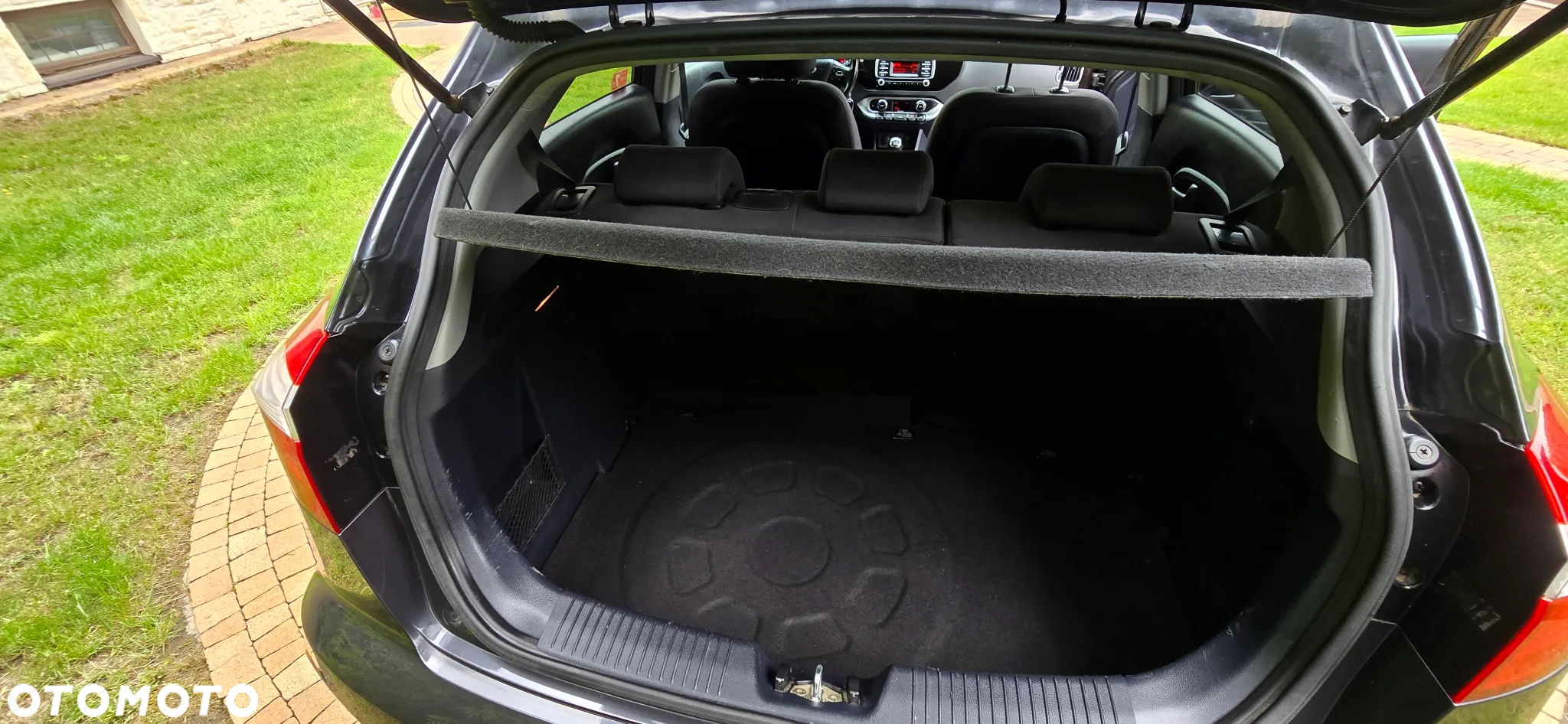 Kia Rio 1.4 XL Business Line - 37