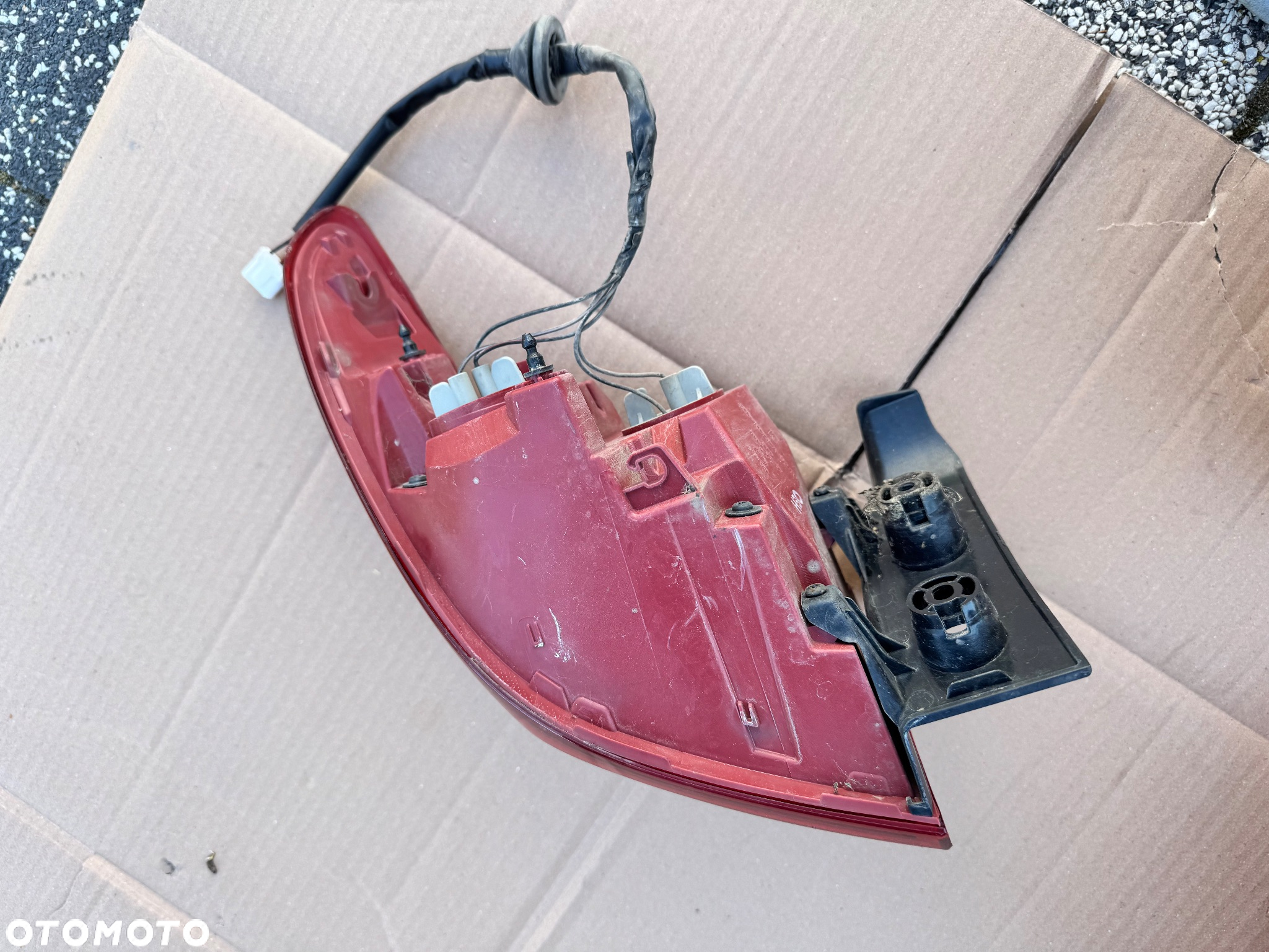 KIA STONIC LAMPA TYL LEWA PRAWA W BLOTNIK - 12
