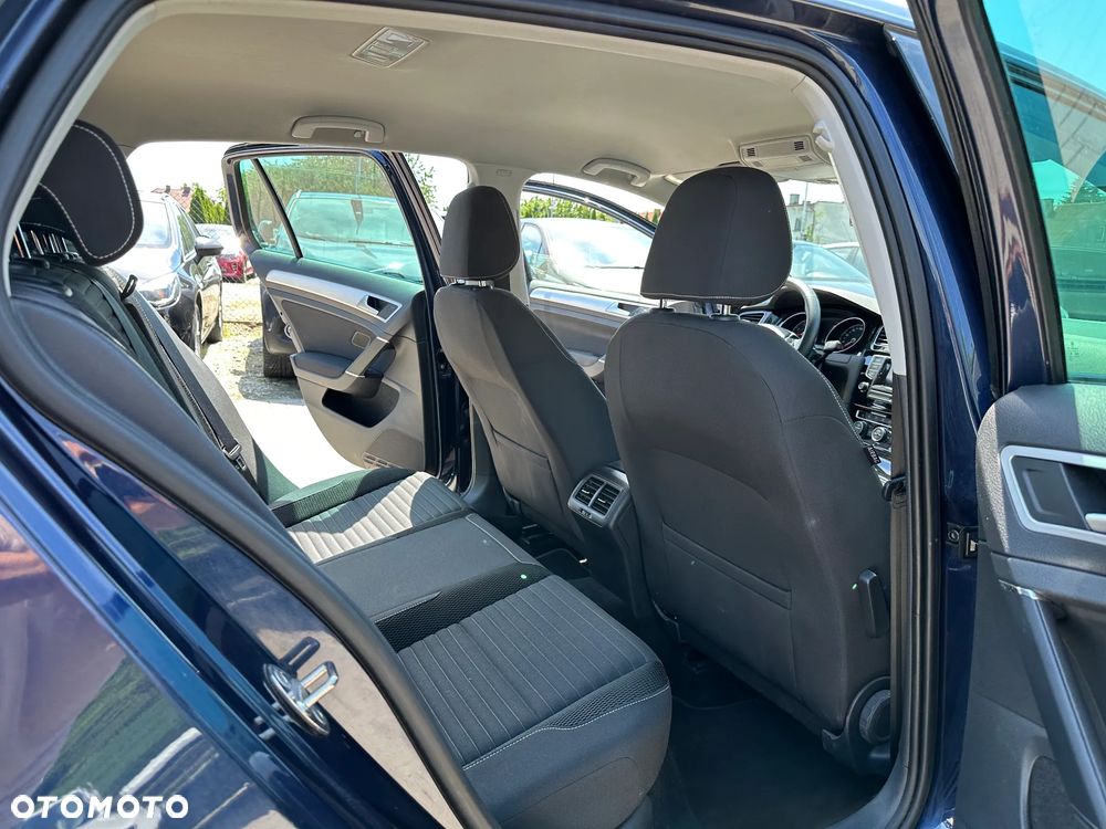 Volkswagen Golf - 22