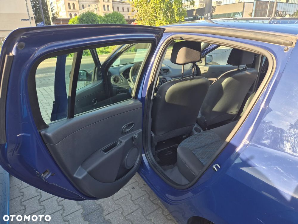 Renault Clio 1.2 16V Authentique - 13