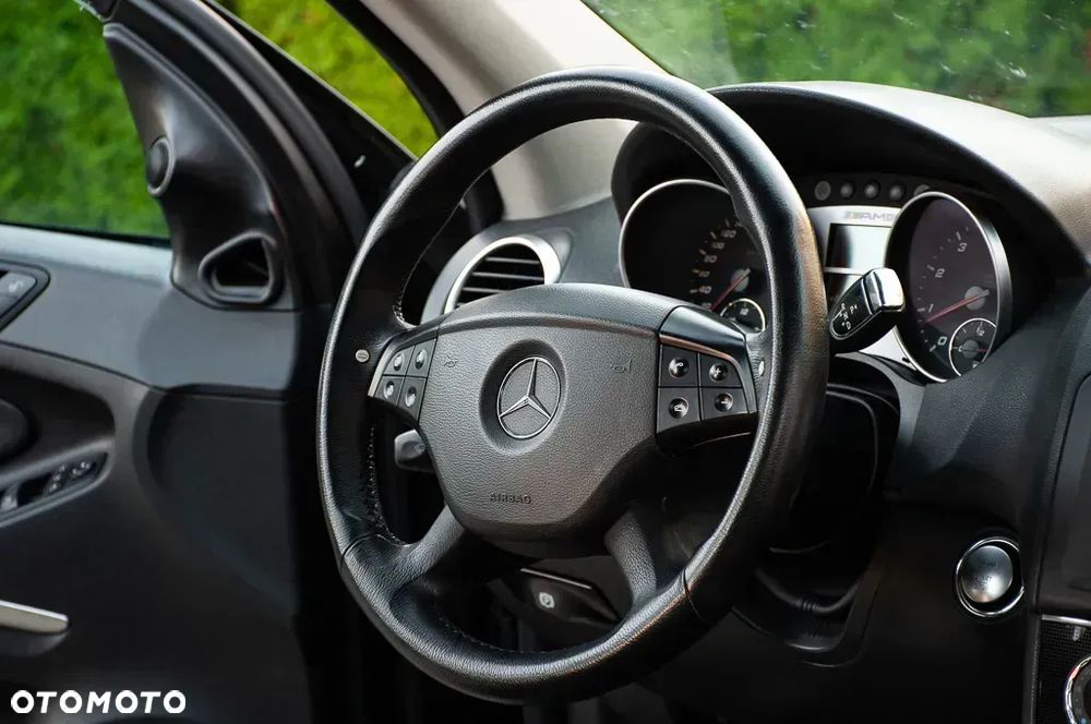 Mercedes-Benz ML 63 AMG 4Matic 7G-TRONIC - 32
