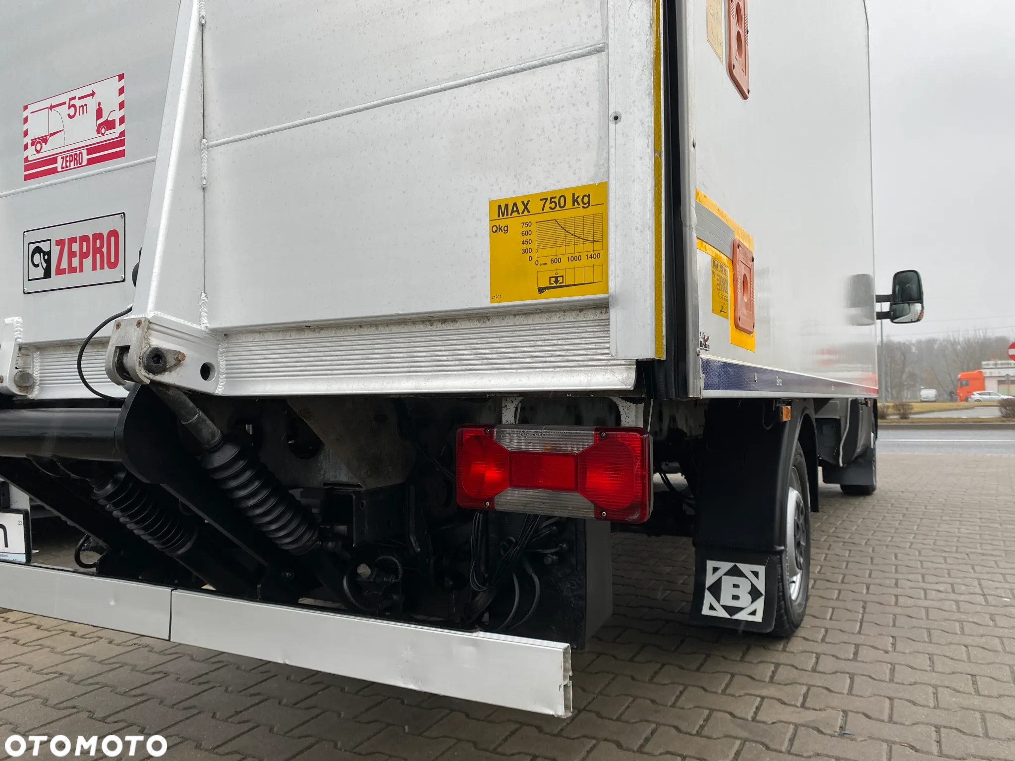 Iveco DAILY 35S16 HI-MATIC KONTENER 8 EUROPALET WINDA ZEPRO - 13