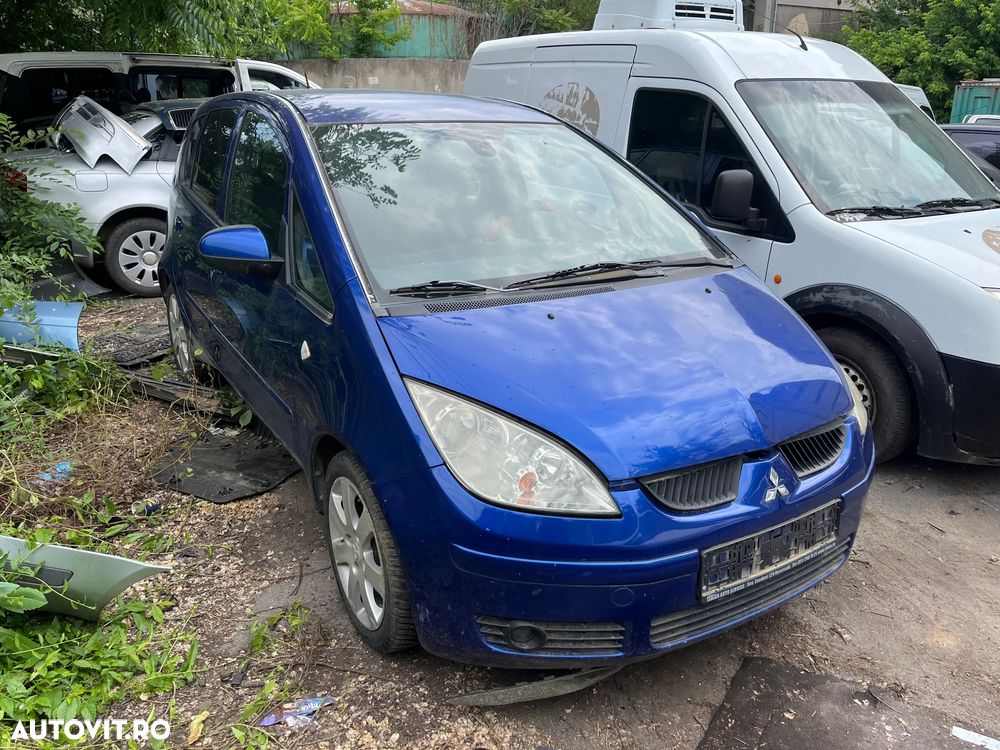 Dezmembrez Mitsubishi Colt 2006 albastru 1,1 1,3 benzina 2006