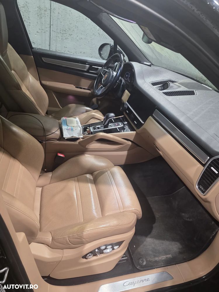 Porsche Cayenne - 11