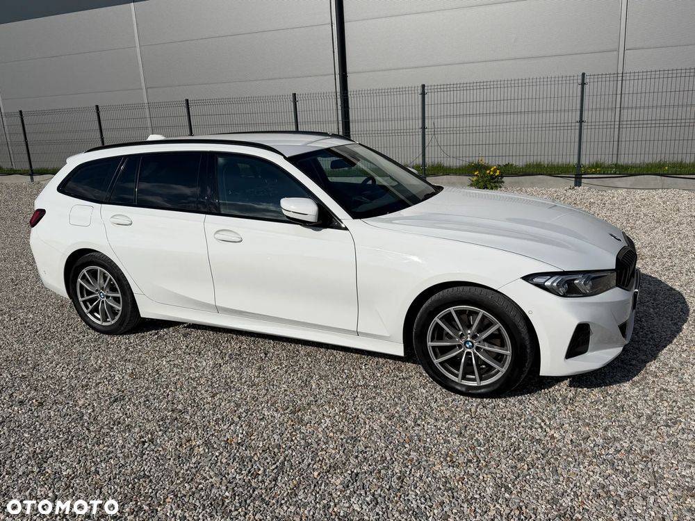 BMW Seria 3 320d xDrive mHEV - 12