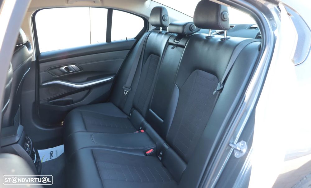 BMW 330 i Aut. Sport Line - 17