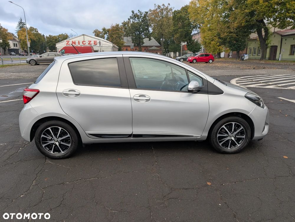 Toyota Yaris 1.5 Premium - 4