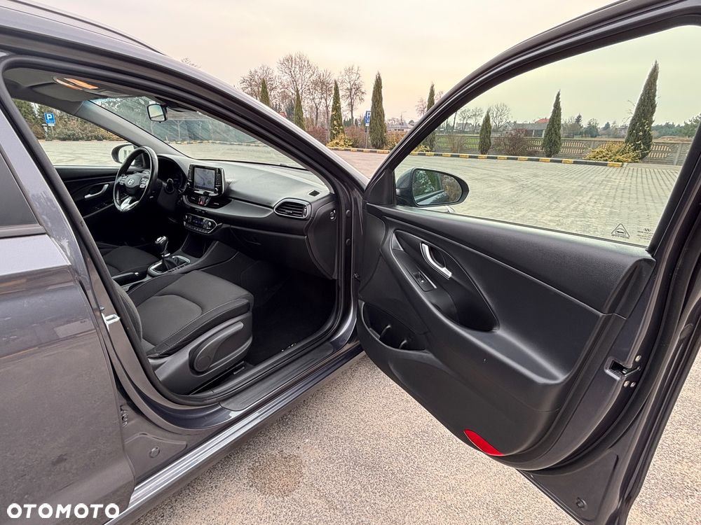 Hyundai i30 blue Kombi 1.4 Classic Navigation - 29