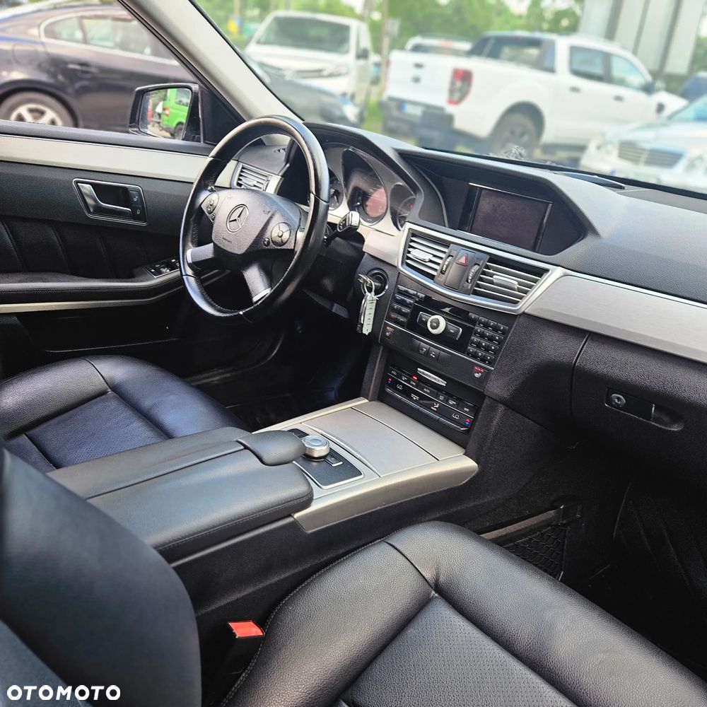 Mercedes-Benz Klasa E 350 CDI DPF BlueEFFICIENCY 7G-TRONIC Avantgarde - 27