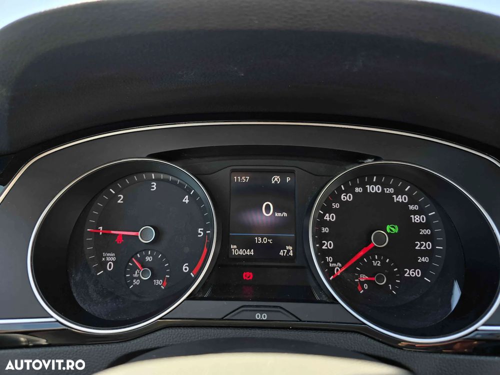 Volkswagen Passat - 12