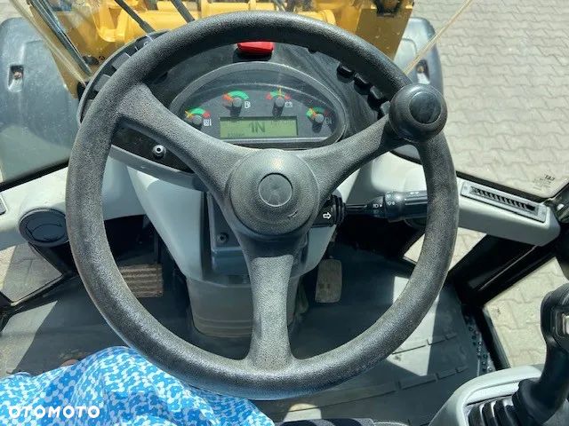 Caterpillar 906M - 28