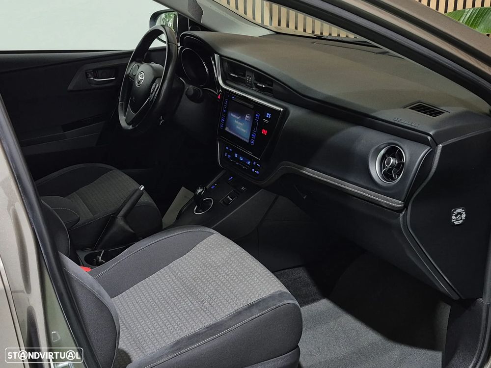 Toyota Auris 1.8 HSD Exclusive - 34