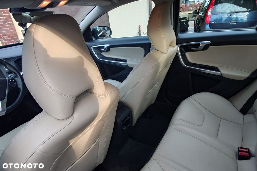 Volvo S60 T3 Drive-E Dynamic Edition (Momentum) - 20