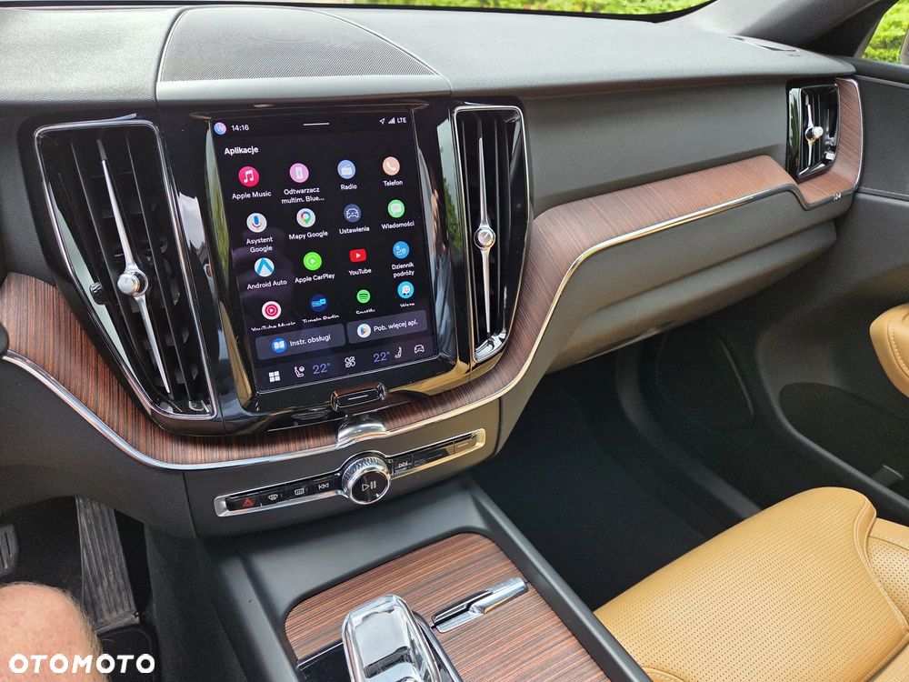 Volvo XC 60 B5 B AWD Plus Dark - 19