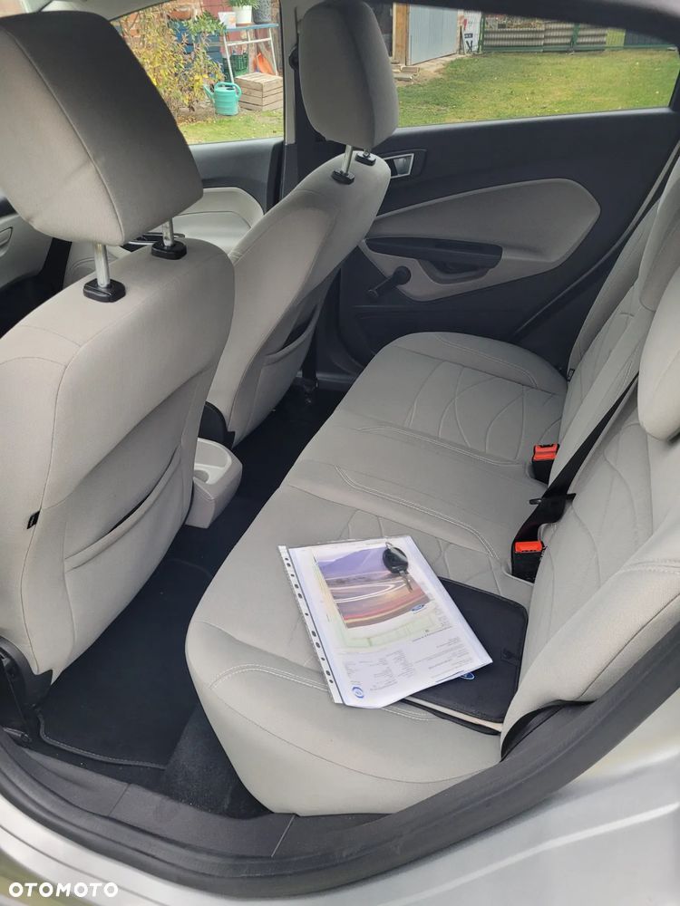 Ford Fiesta 1.6 TDCI SYNC Edition - 17