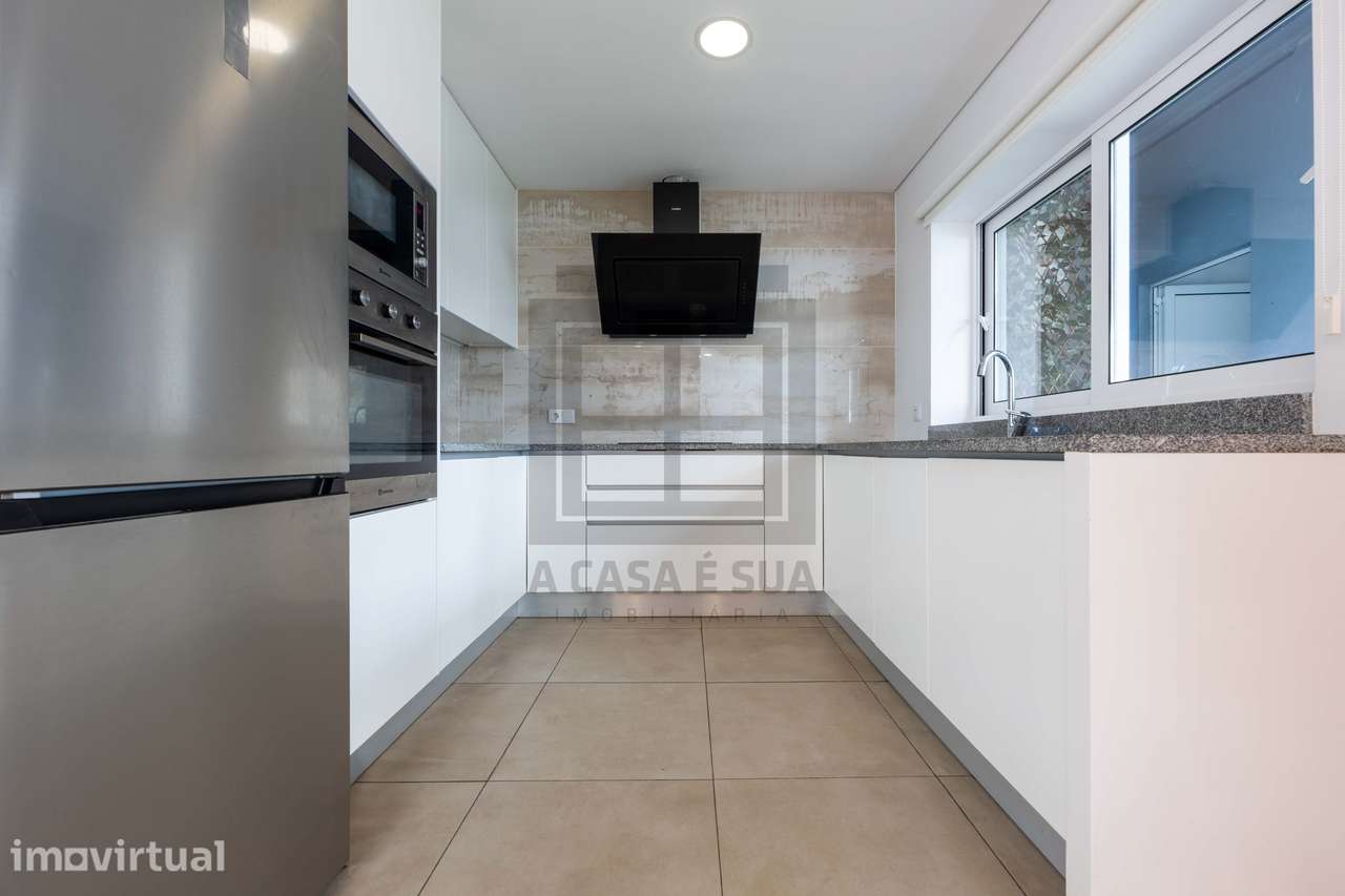 Andar de Moradia T2 remodelado no centro de Espinho - Grande imagem: 2/27