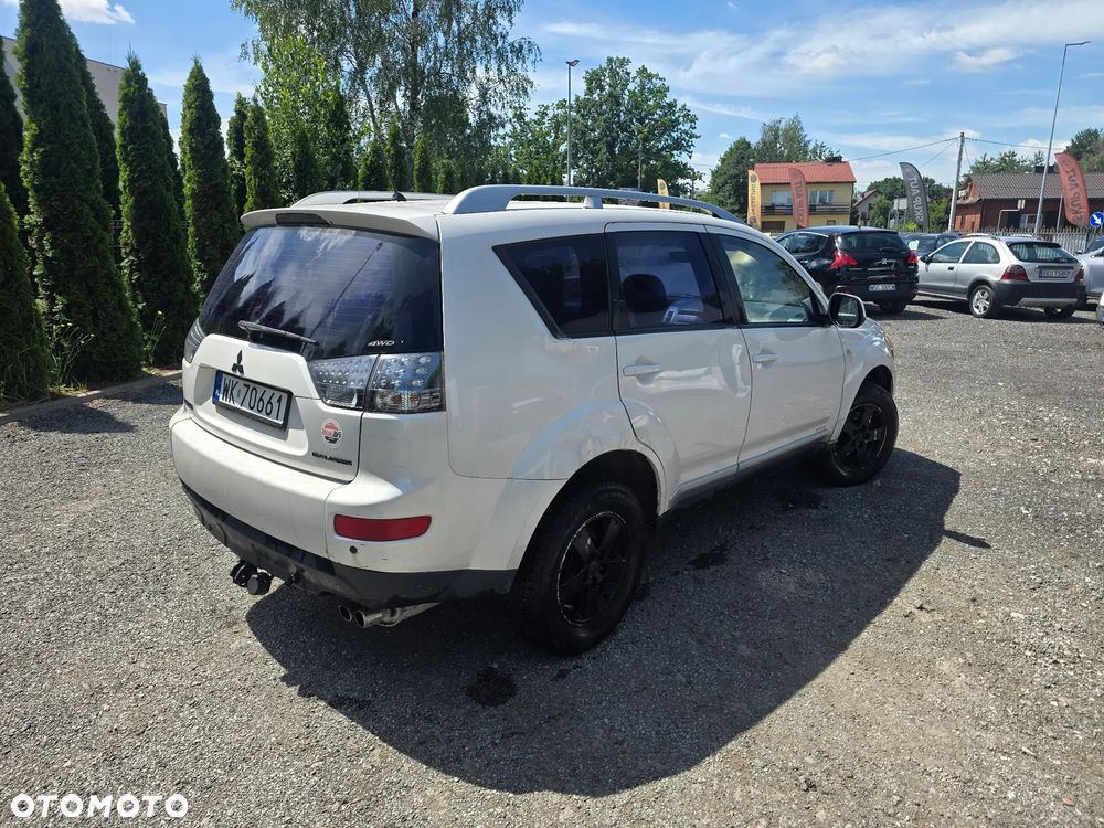 Mitsubishi Outlander - 4