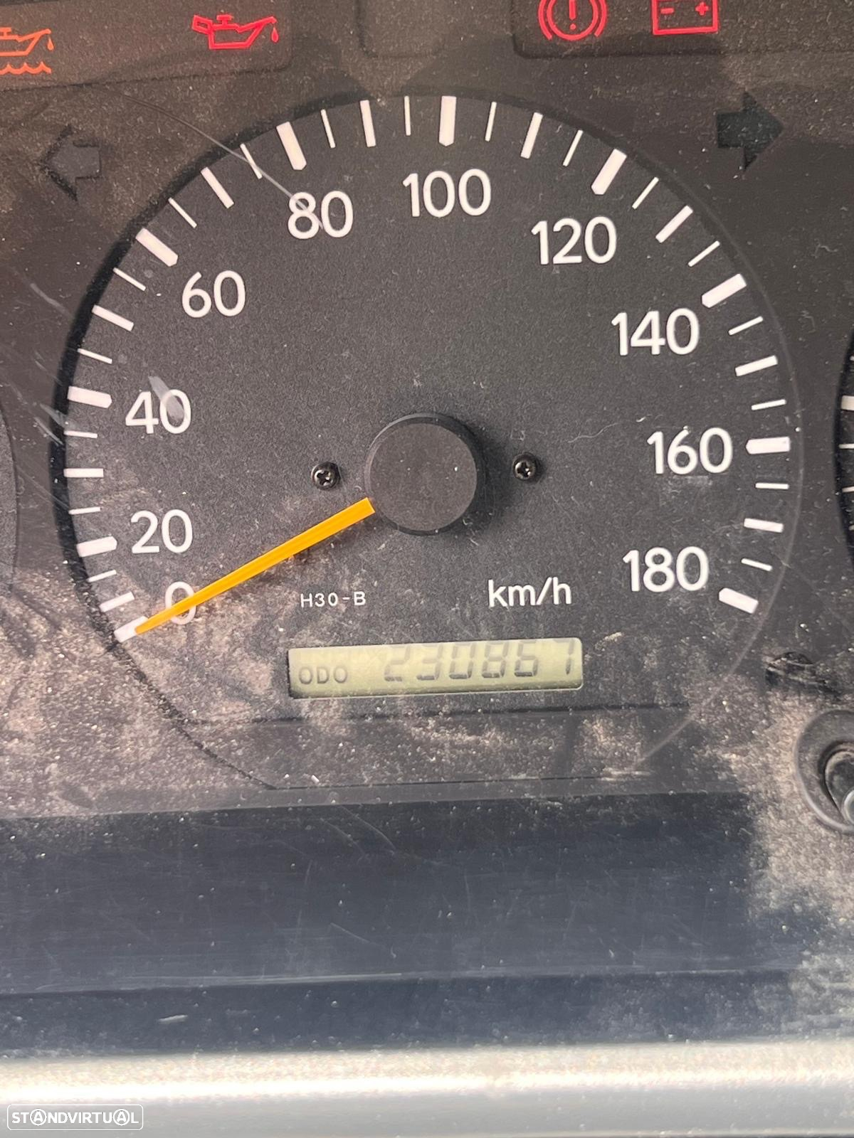 Toyota HiAce - 9