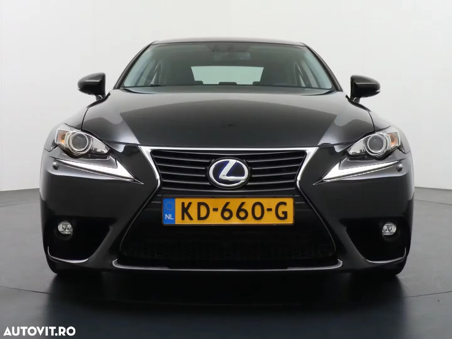 Lexus Seria IS 300h - 11
