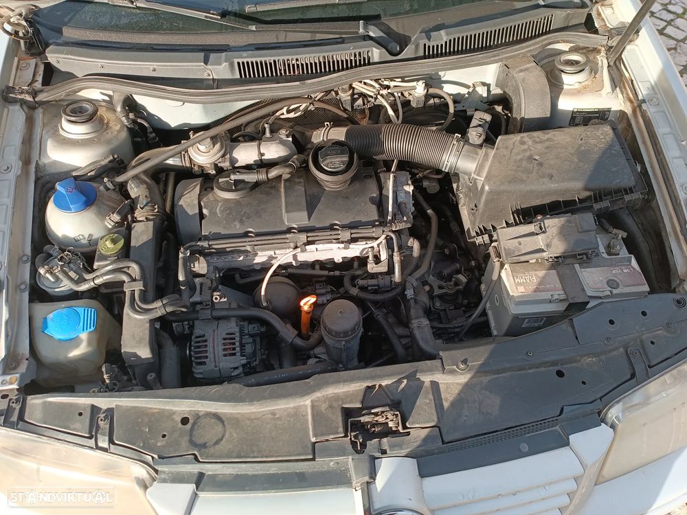 VW Bora 1.9 TDi Highline - 12