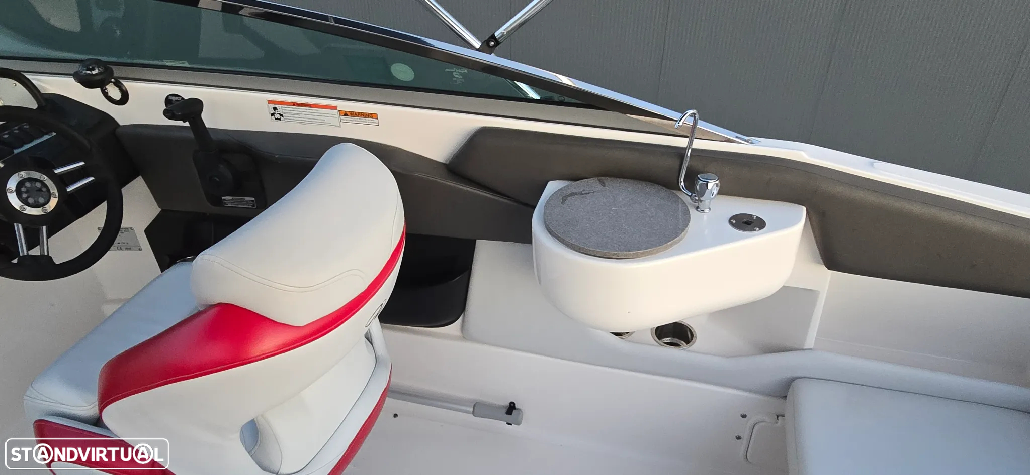 Regal 2250 fastdeck - 11
